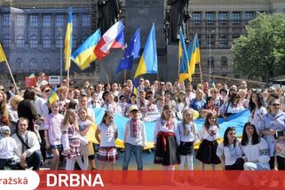 Většina Čechů souhlasí s přijímáním Ukrajinců. Preferuje ale jejich pozdější návrat